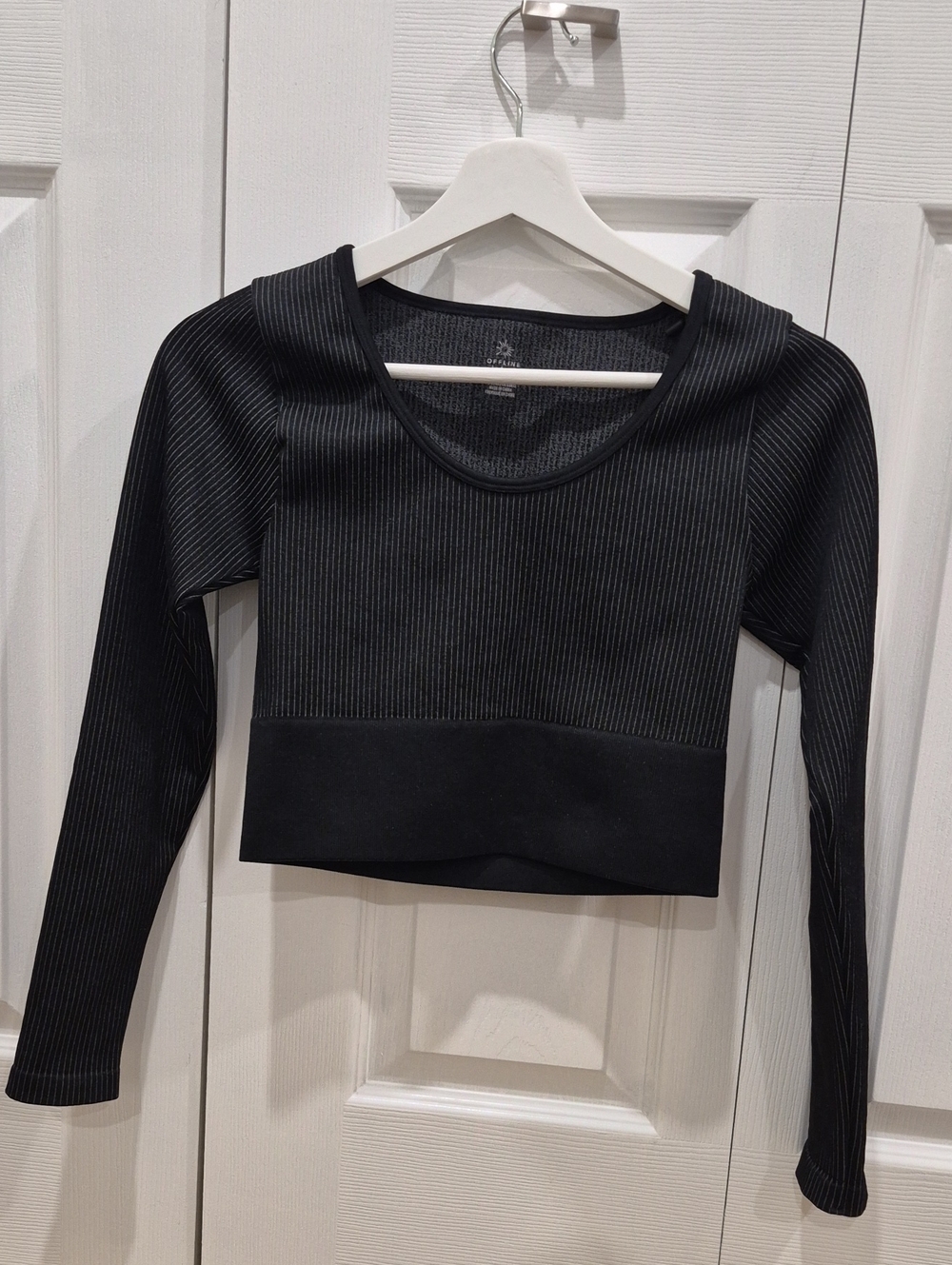 Ribbed Black Long-Sleeve Crop Top